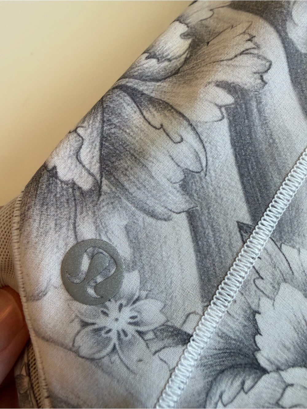 Lululemon Hotty Hot 4” Running Shorts Mini Twine White Floral Size 6 Tennis Yoga - Picture 7 of 12